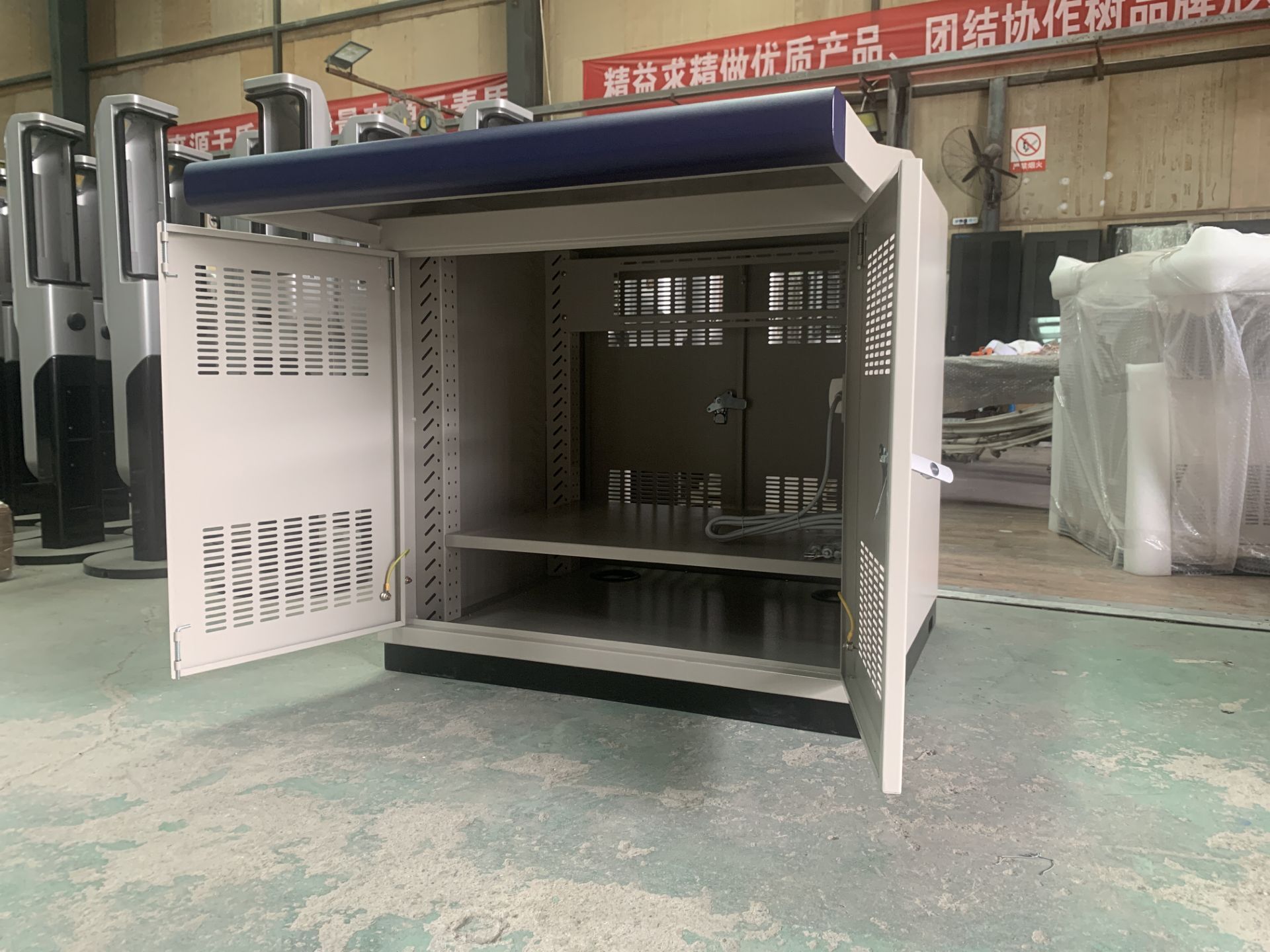 成都中控操作臺(tái)生產(chǎn)基地在哪